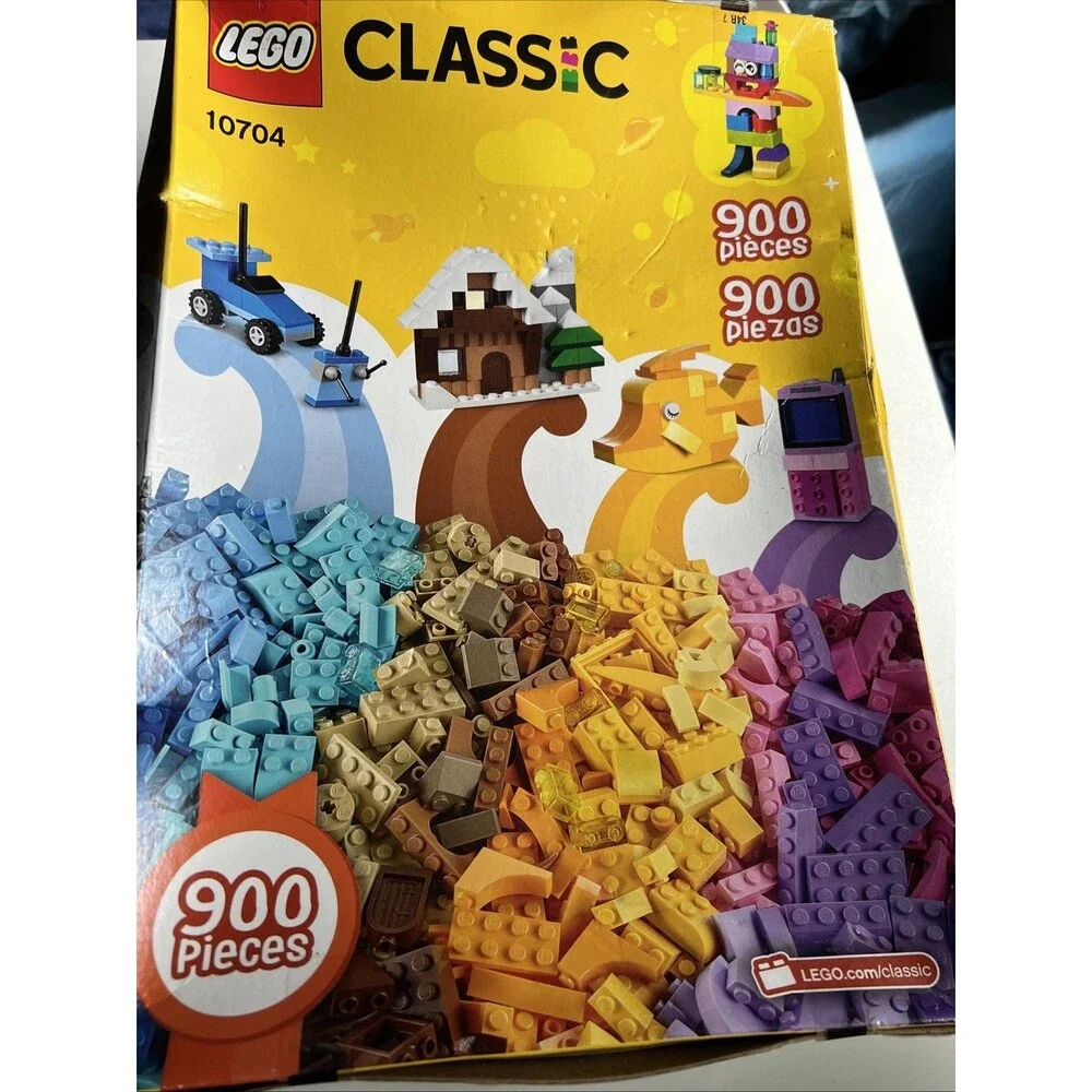 New Sealed LEGO CLASSIC: Creative Box (10704) 900 Pieces box is damaged